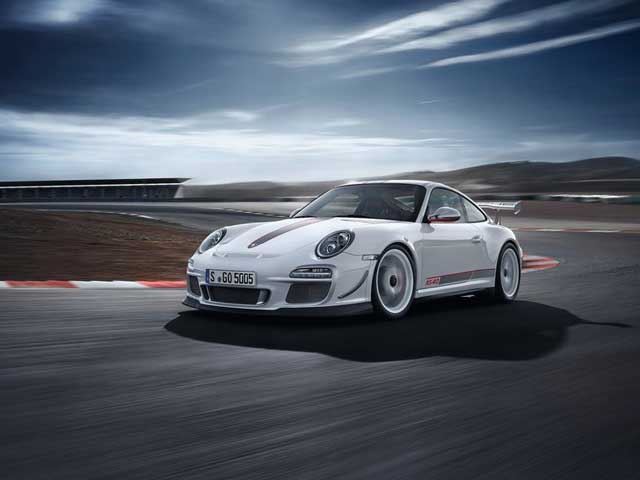 Porsche 911 GT3 RS 4.0 рассекает по зимнему Монте Карло